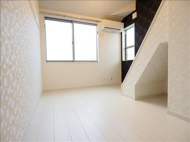 居室・リビング　おしゃれなクロスの居室です