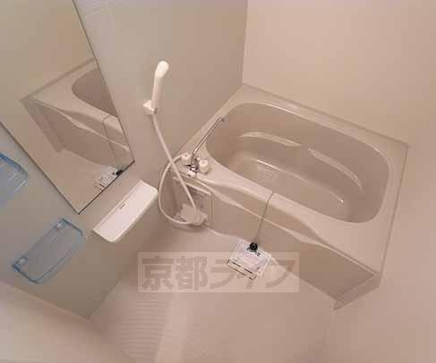 バス・シャワールーム　浴室乾燥機付きのお風呂です。