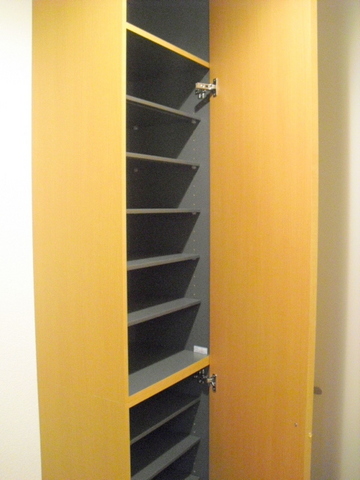 玄関　玄関にはトールタイプのシューズボックス