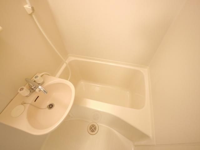 バス・シャワールーム　★ゆったりとした綺麗なバスルームです★