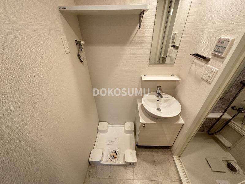 洗面設備　忙しい朝もスムーズに。使いやすさを追求した清潔な洗面空間。