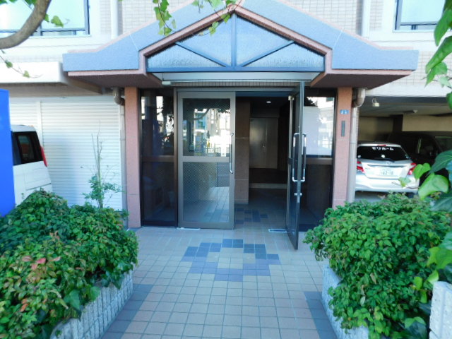 エントランス　防犯カメラ完備