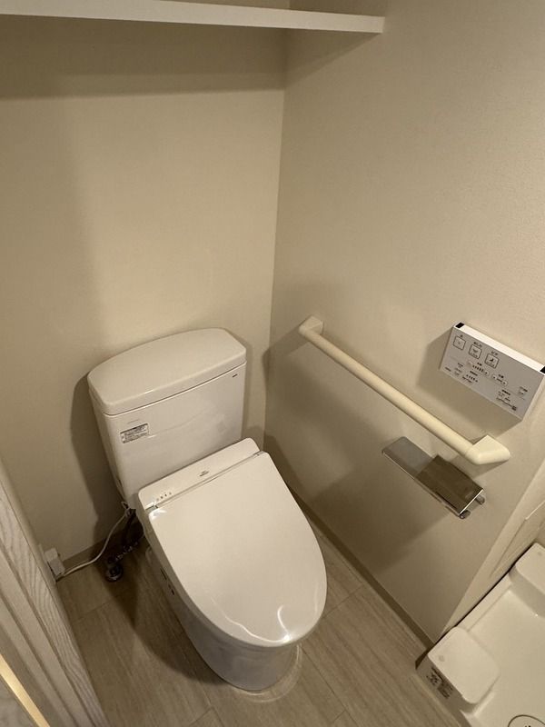 トイレ　参考写真です。図面と異なる場合は現況を優先とさせて頂きます。