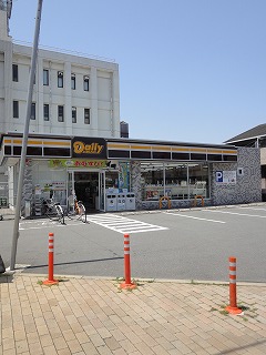 コンビニ　デイリーヤマザキ　十条油小路店（コンビニ）まで67m