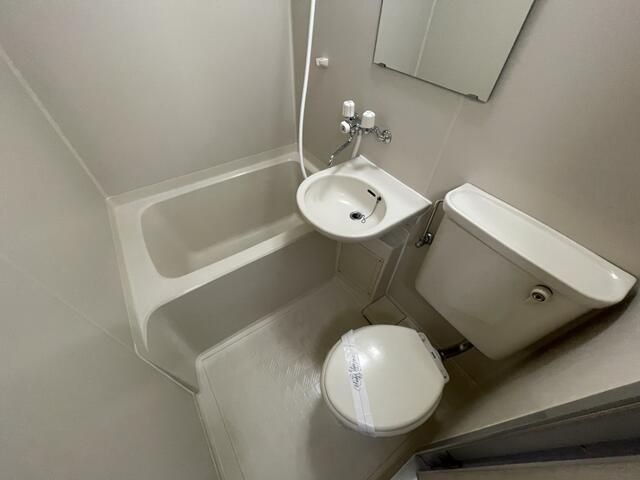 バス・シャワールーム　※別部屋参考写真です