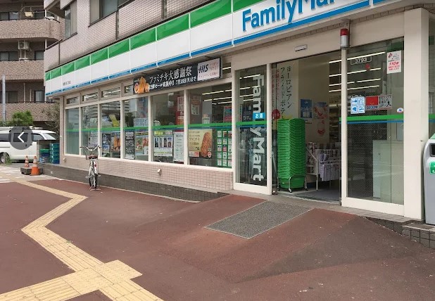 コンビニ　ファミリーマート 滝野川五丁目店（コンビニ）まで424m