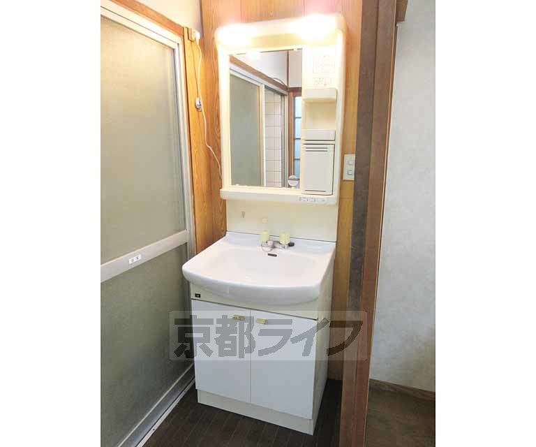 洗面設備　独立洗面台です・