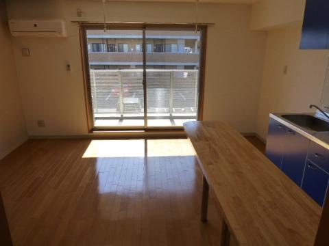 居室・リビング　室内