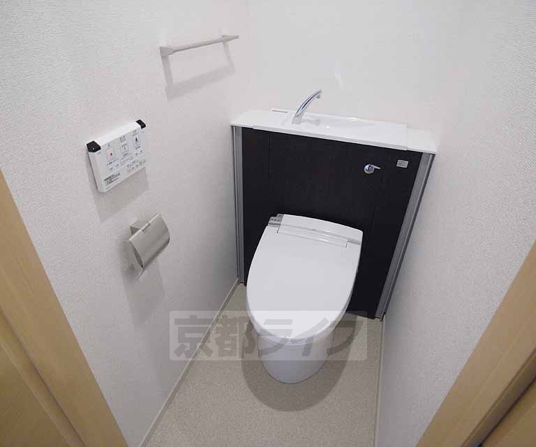 トイレ　ウォシュレット付きですよ。