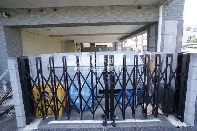 その他共有部分　敷地内にゴミ置き場があるので、朝の忙しいときに便利ですね☆