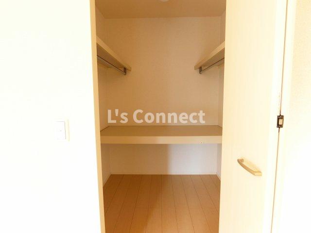 収納　ウォークインクローゼットでお荷物もすっきり収納。