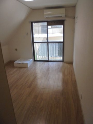 居室・リビング　こちらの居間で趣味の時間をお楽しみください