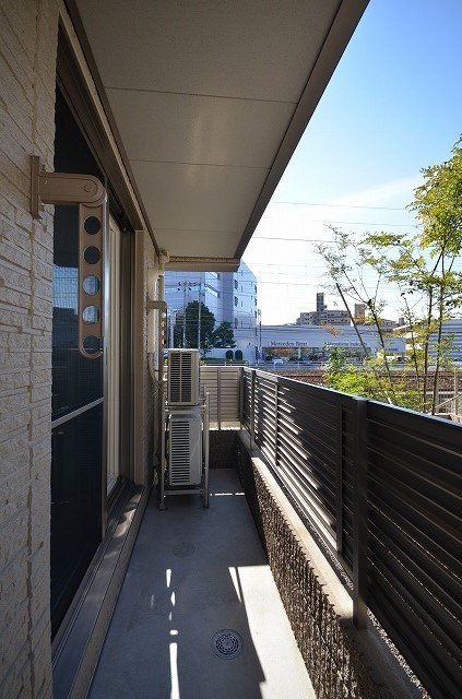バルコニー　同物件別室
