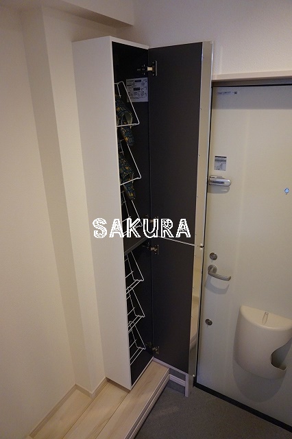 玄関　収納豊富なシューズボックスです♪