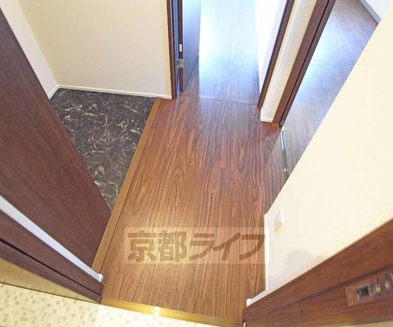 その他部屋・スペース　明るい廊下です。