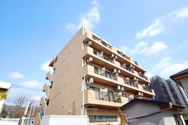 建物外観　★南東向きで陽当たり良好のマンションです・オートロック完備…