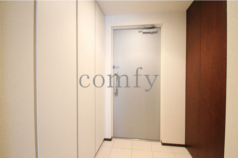 玄関　ダブルロックの玄関ドア