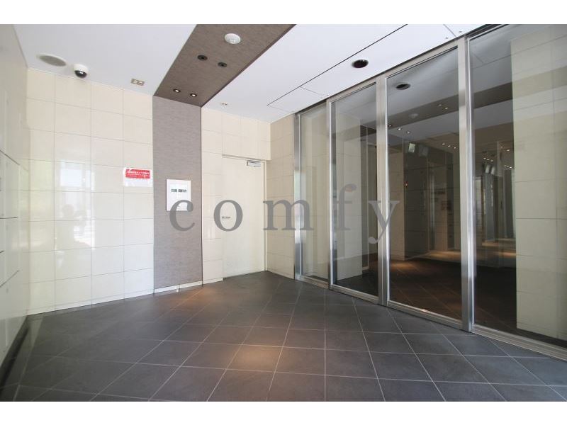 エントランス　オートロック完備・エントランス