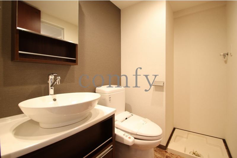 洗面設備　清潔感のあるパウダールーム