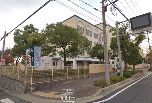 中学校　神戸市立本山中学校（中学校）まで891m