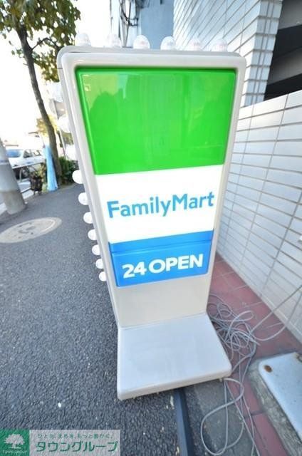 コンビニ　ファミリーマート（コンビニ）まで181m