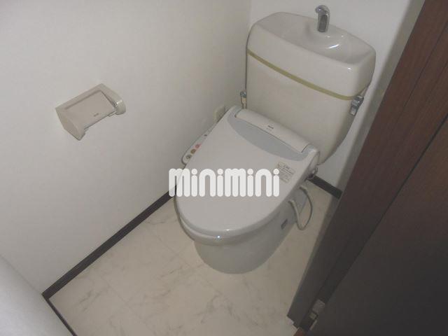 トイレ　温水洗浄便座。