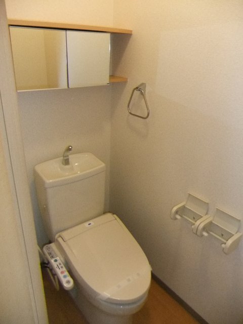 トイレ　温水暖房便座