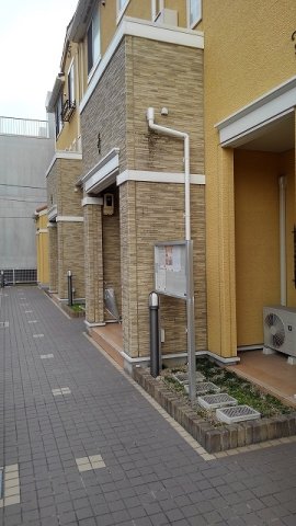 エントランス　落ち着いたエントランスです