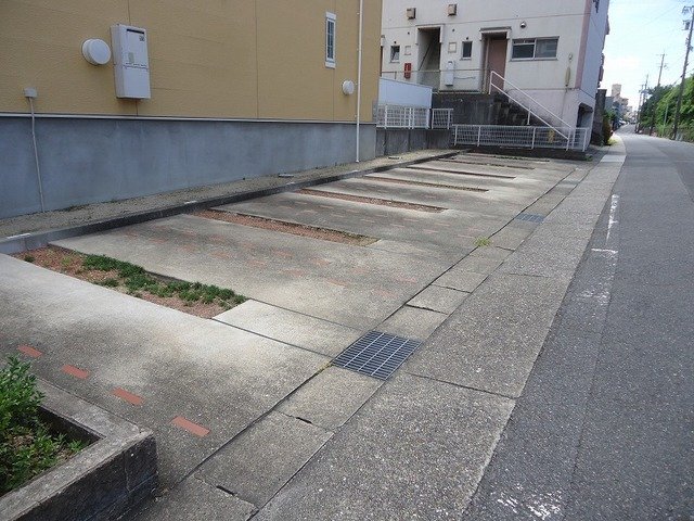 駐車場　車をお持ちの方に嬉しい駐車場付きの物件です
