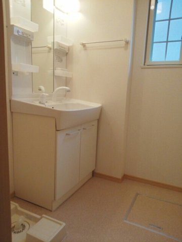 洗面設備　使いやすい洗面所です