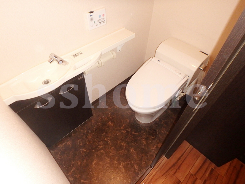 トイレ　温水洗浄便座