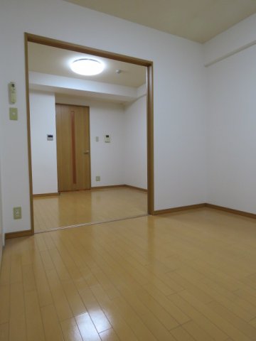 居室・リビング　明るい洋室です