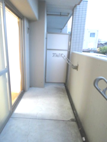 バルコニー　開放的で明るい空間を演出してくれるバルコニーです