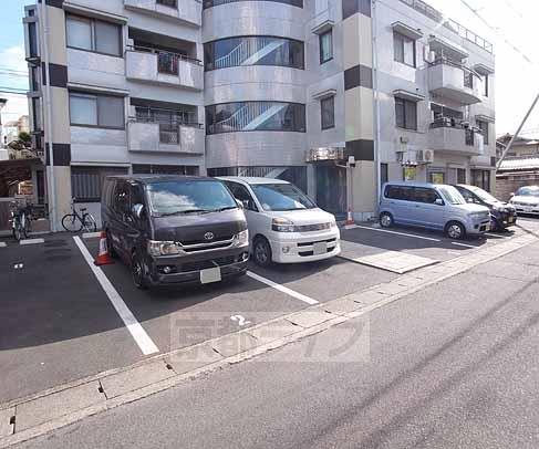 駐車場　ガレージです。