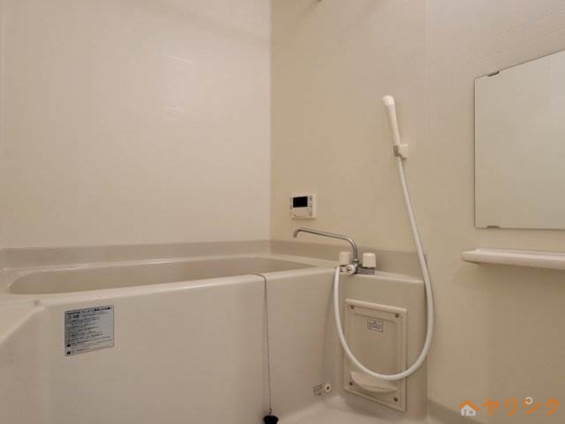 バス・シャワールーム　写真は同タイプ反転の間取りです