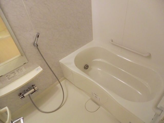 バス・シャワールーム　追焚機能付きセミオートバス・浴室乾燥機有