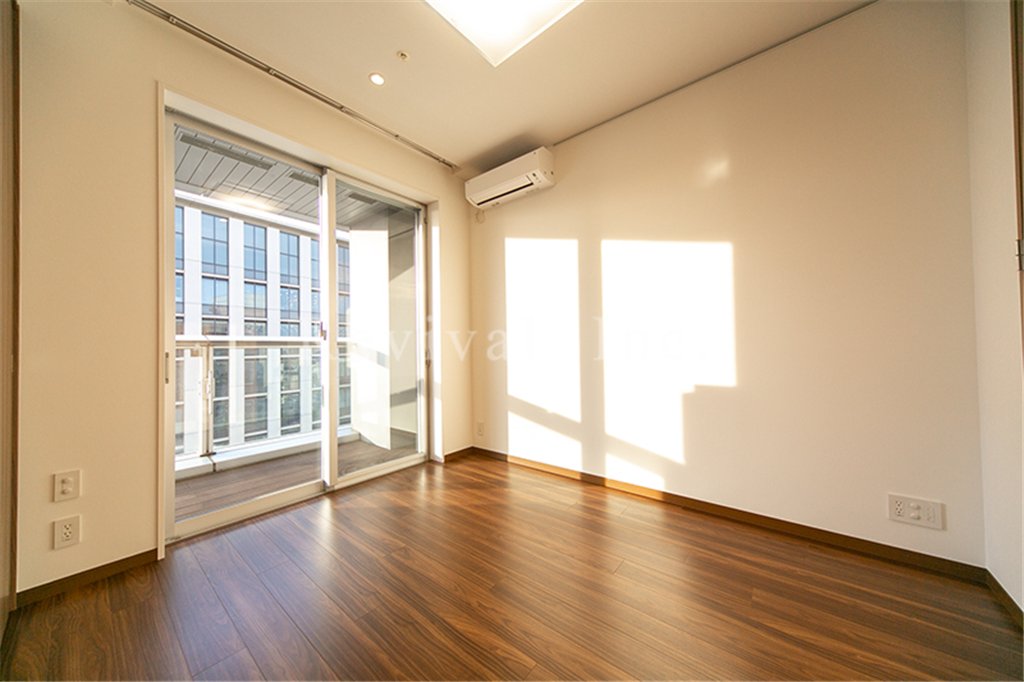 その他部屋・スペース　開放感ある室内でございます