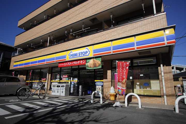 コンビニ　ミニストップ（コンビニ）まで303m