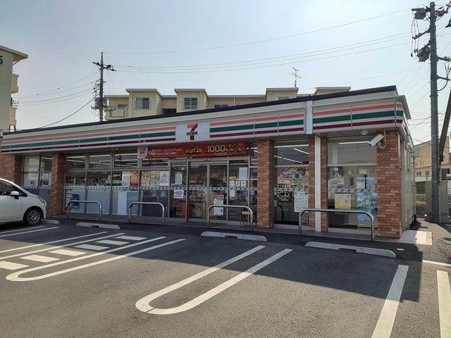 コンビニ　セブンイレブン東石岡4丁目店（コンビニ）まで224m
