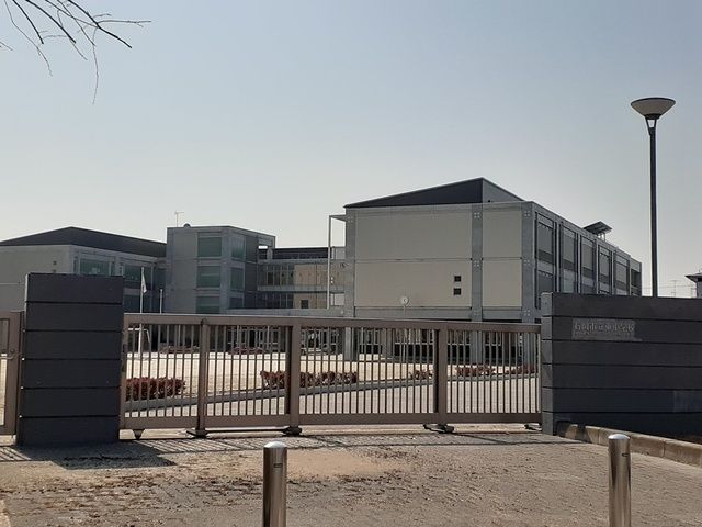 小学校　石岡市立東小学校（小学校）まで565m