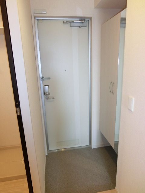 玄関　トールタイプのシューズボックス