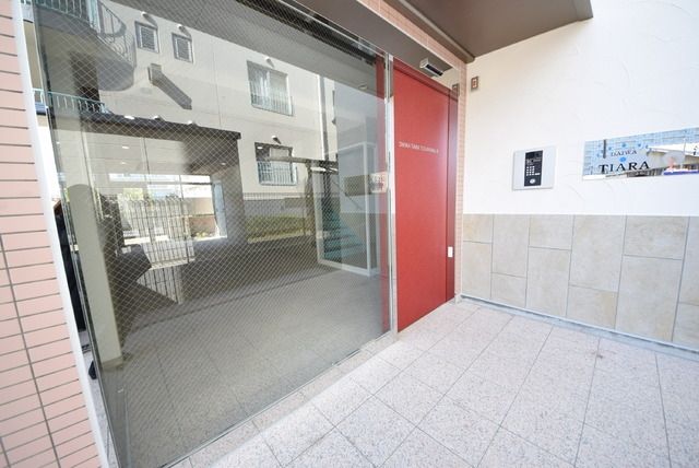 エントランス　エントランスにはオートロック付き