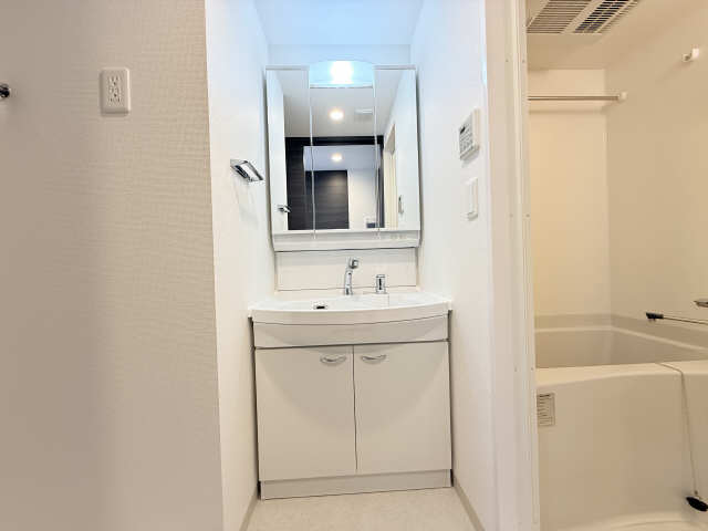 洗面設備　同一タイプです。