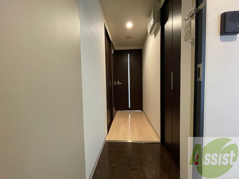 玄関　玄関です。ご覧の通り広々としていますね。