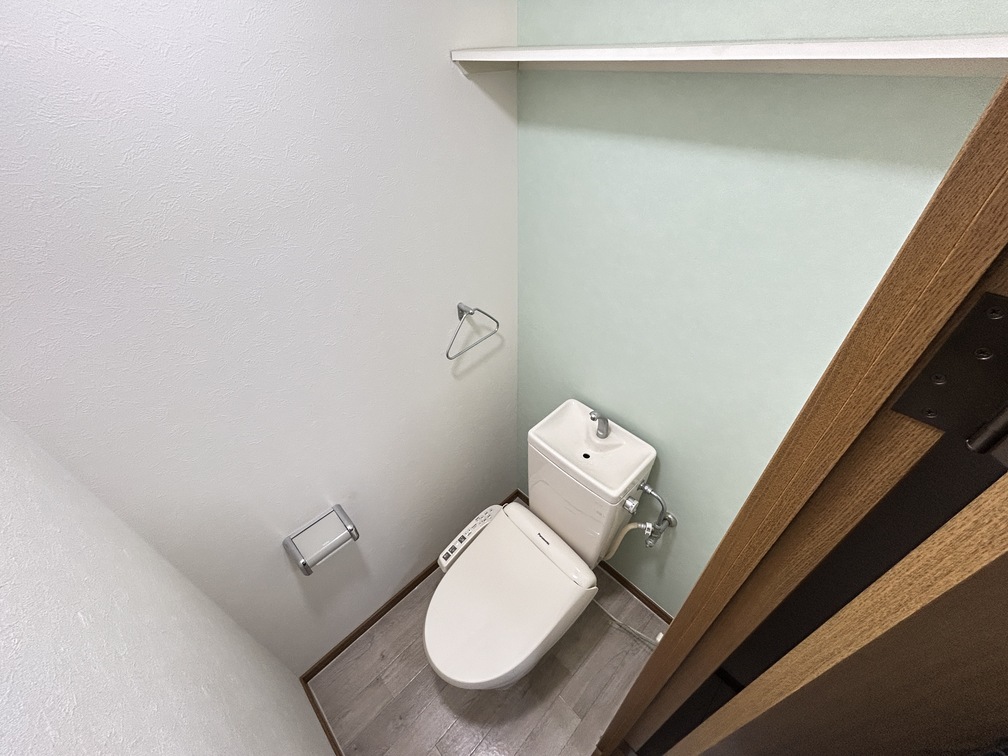 トイレ　写真は同物件の別号室、現況優先
