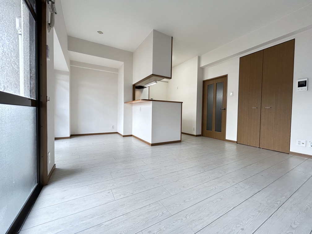 その他　写真は同物件の別号室、現況優先