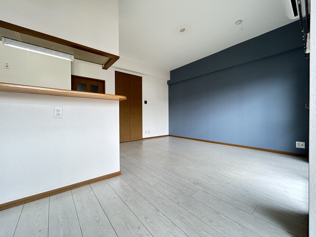 居室・リビング　写真は同物件の別号室、現況優先