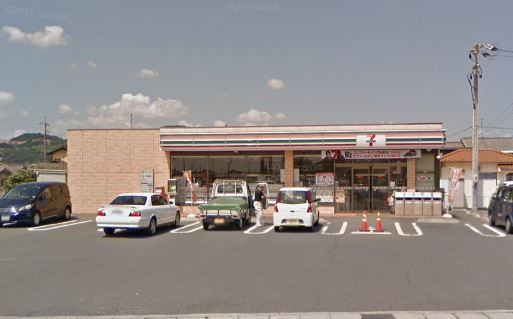 ドラックストア　くすりのレデイ鶴新田店（ドラッグストア）まで435m