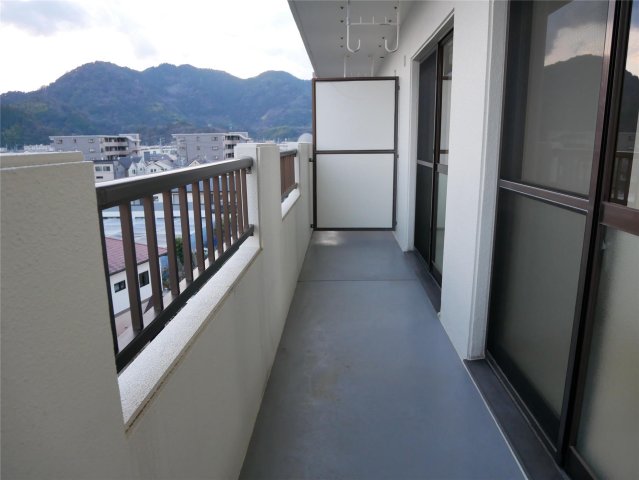 バルコニー　外からの目が気にならないバルコニーで洗濯物が干せます