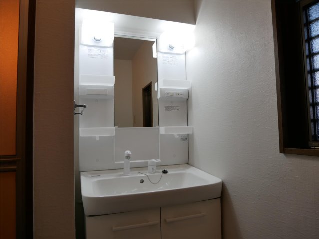 洗面設備　スペースが確保できる洗面所です